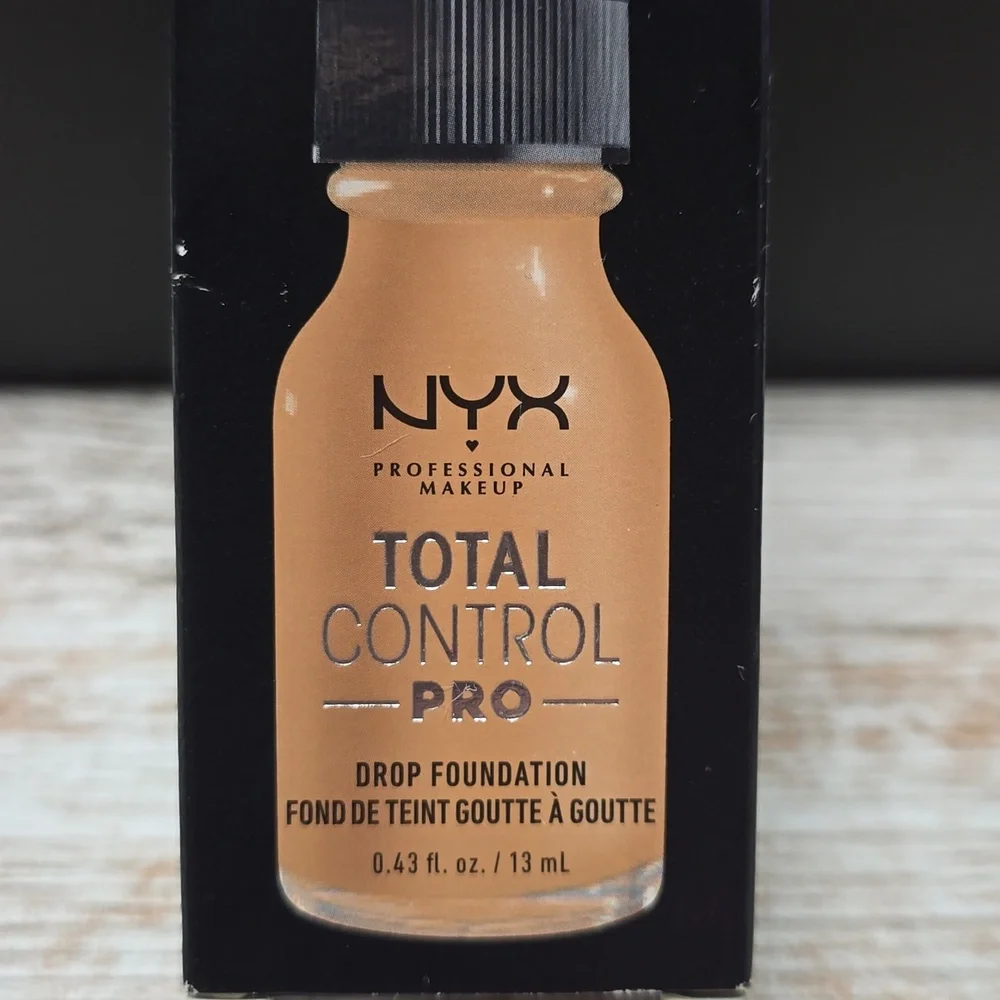 NYX Total Control Pro Foundation - Golden